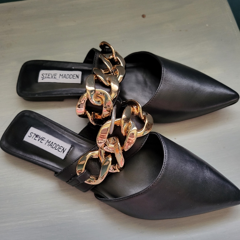 SteveMadden pointed toe slip on  size 6.5